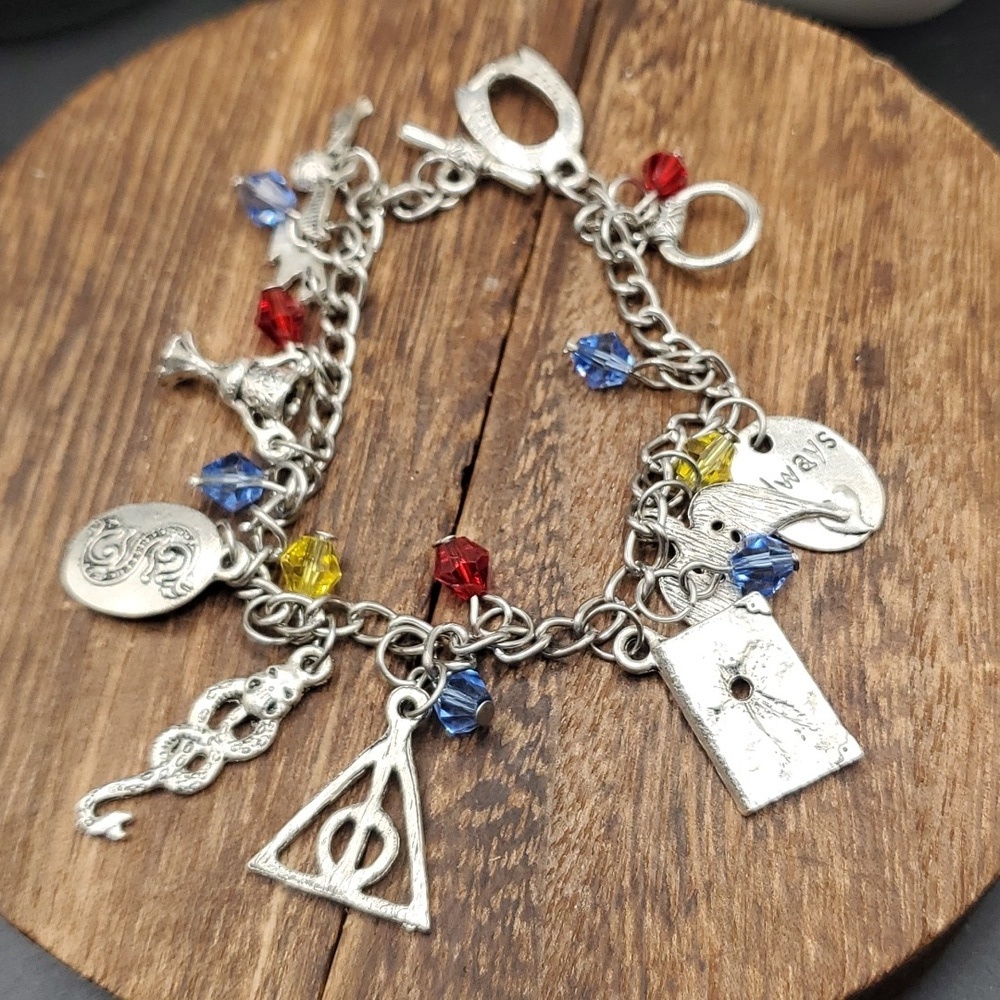 B2818 Harry‎ Potter charm bracelet vintage comes with all charms shown!